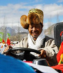 (Intibet) China-Tibet-Lhasa-Spring-Pflügelzeremonie (CN)