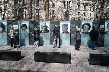 Berlin  Deutschland  Denkmal fuer die im Nationalsozialismus ermordeten Sinti und Roma Europas