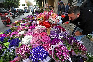 LEBANON-BEIRUT-MOTHER'S DAY-FLOWER