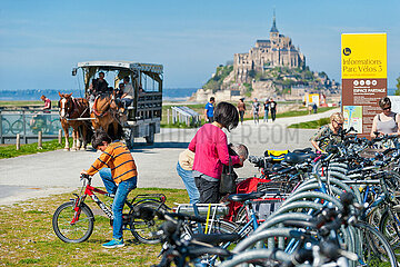 France. Manche (50)  Mont-saint-Michel cyclist