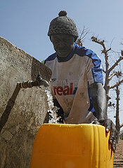 Senegal-China-Side-Aided-Wasser-Projekt-Village-Well-Keeper