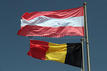 Berlin  Deutschand  Nationalfahnen der Republik Oesterreich und Belgien