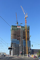 Berlin  Deutschland  der im Bau befindliche Amazon-Tower an der Warschauer Strasse  mit spaeter 140 Metern das hoechste Buerogebaeude Berlins