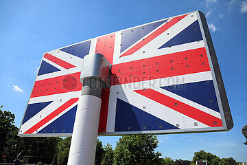 Ascot  Grossbritannien  Nationalfahne von Grossbritannien auf der Rueckseite eines Strassenschildes