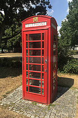 Berlin  Deutschland  rote Telefonzelle des Vereinigten Koenigreichs Grossbritannien