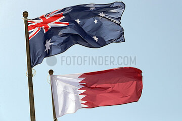 Berlin  Deutschand  Nationalfahnen von Australien und Katar