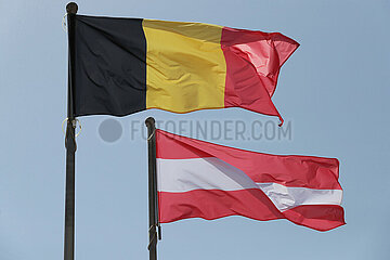 Berlin  Deutschand  Nationalfahnen von Belgien und der Republik Oesterreich