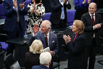 Koenig Charles am 30.03.2023 im Bundestag in Berlin