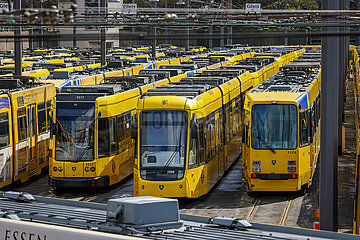 Strassenbahnen stehen im Betriebshof  Warnstreik  Ruhrbahn  Essen  Nordrhein-Westfalen  Deutschland  Europa