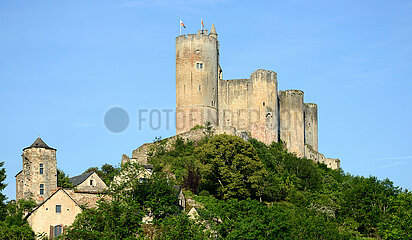 FRANCE. AVEYRON (12) AVEYRON VALLEY. CASTLE OF NAJAC MEDIEVAL VILLAGE OVERLOOKING THE GORGES OF AVEYRON