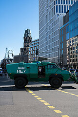 Berlin  Deutschland  Sonderwagen HE 7 der Landespolizei beim Staatsbesuch des israelischen Ministerpraesidenten