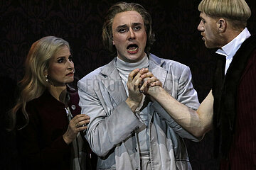 Opernproduktion Hamlet   Komische Oper