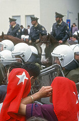 Koeln  Deutschland  DEU - Demonstration fuer die Opfer des Brandanschlages von Solingen (29.5.1993)
