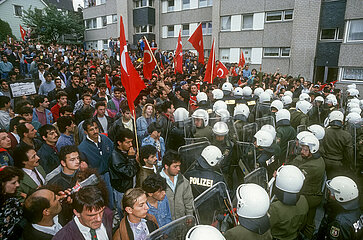 Solingen  Deutschland  DEU - Rassistischer Brandanschlag auf das Haus der tuerkischstaemmigen Familie Genc mit 5 Opfern (29.5.1993)