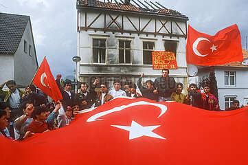 Solingen  Deutschland  DEU - Rassistischer Brandanschlag auf das Haus der tuerkischstaemmigen Familie Genc mit 5 Opfern (29.5.1993)