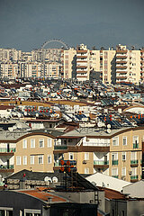Tuerkei  Antalya - Apartmentblocks  vorne der Stadtteil Konyaalti