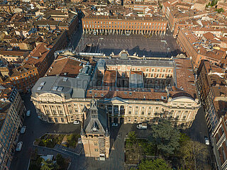 FRANCE  HAUTE-GARONNE (31) TOULOUSE  CAPITOLE PLACE  THE TOWN HALL  THE CAPITOL THEATER  TOURIST OFFICE  AERIAL VIEW