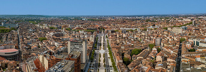 FRANCE. HAUTE-GARONNE (31) TOULOUSE  AERIAL VIEW OF THE CITY CENTER AND ALLEE JEAN JAURES VIEW FROM THE MARENGO DISTRICT BONNEFOY