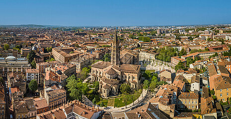 FRANCE. HAUTE-GARONNE (31) TOULOUSE  AERIAL VIEW OF SAINT SERNIN BASILICA  STAGE ON THE WAY TO SAINT JACQUES DE COMPOSTELLE  LISTED AS WORLD HERITAGE BY UNESCO