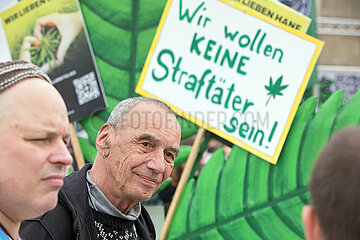 Berlin  Deutschland  DEU - Demonstration für Cannabis Legalisierung am Brandenburger Tor