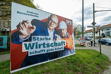 Deutschland  Bremen - Plakatwand mit Andreas Bovenschulte (SPD)  Bremer Buergermeister und Praesident des Bremer Senats fuer die Bremer Buergerschaftwahlen im Mai 2023