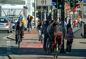 Deutschland  Bremen - Fahrradverkehr im Stadtzentrum