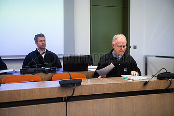 Klimakleber Jörg Alt  Luca Thomas und Cornelia Huth in München vor Gericht