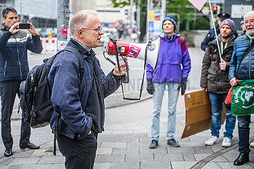 Soli-Kundgebung: Klimakleber Jörg Alt  Luca Thomas und Cornelia Huth in München vor Gericht