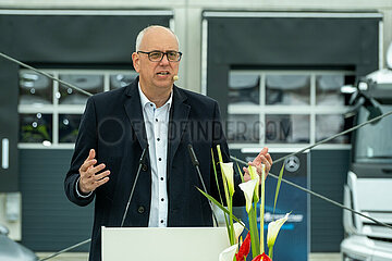 Deutschland  Bremen - Andreas Bovenschulte (SPD)  Bremer Buergermeister und Praesident des Bremer Senats  redet zur Eroeffnung des Logistikzentrums C3 Bremen (BLG Logistics Group fuer Mercedes-Benz)