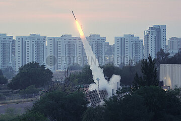 Israel-Ashkelon-Eisen-Gaza-Rockets-Interception