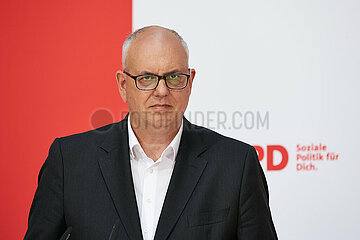 Berlin  Deutschland - Der SPD-Politiker Andreas Bovenschulte bei einer Pressekonferenz im Willy-Brandt-Haus.