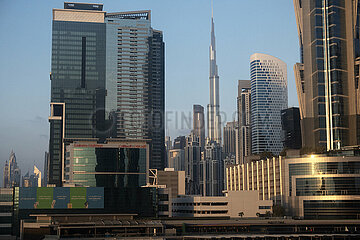 Dubai  Vereinigte Arabische Emirate  Stadtansicht mit dem Burj Khalifa