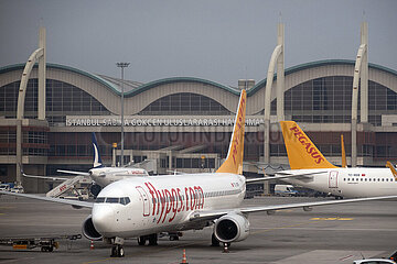 Istanbul  Tuerkei  Flugzeuge der Pegasus Airlines auf dem Flughafen Istanbul-Sabiha Goekcen