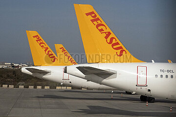 Istanbul  Tuerkei  Hecks von Flugzeugen der Pegasus Airlines