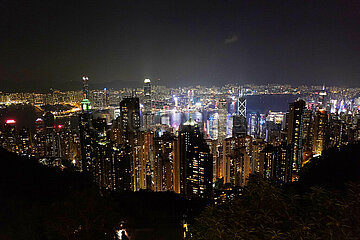 Hong Kong  China  Blick vom Victoria Peak auf die Stadt bei Nacht