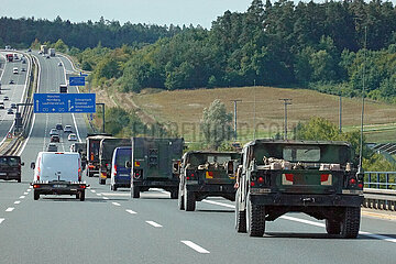 Simmelsdorf  Deutschland  Militaerkonvoi auf der A9
