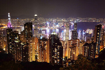 Hong Kong  China  Blick vom Victoria Peak auf die Stadt bei Nacht