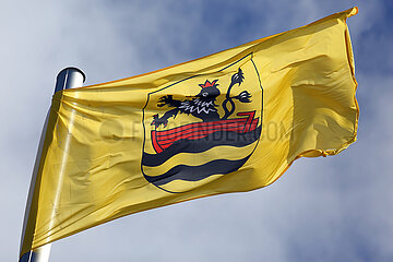 Binz  Deutschland  Fahne des Seebad Binz weht im Wind