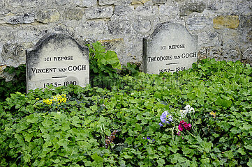 FRANCE  AUVERS-SUR-OISE (95) VILLAGE OF THE IMPRESSIONISTS  TOMBS OF VINCENT VAN GOGH AND THEODORE