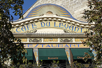 FRANCE. GIRONDE (33). BORDEAUX. THE CAFE DU LEVANT   A HISTORIC BORDEAUX BRASSERIE (1896)  OPPOSITE THE SAINT-JEAN TRAIN STATION. MOSAIC FACADE