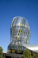 FRANCE. GIRONDE (33). BORDEAUX. LA CITE DU VIN IS A CULTURAL AND TOURIST CENTER DEDICATED TO WINE. ITS SHAPE EVOKES A GNARLED VINE STOCK (ARCHITECTURE: XTU AGENCY. ANOUK LEGENDRE AND NICOLAS DESMAZIERES)