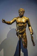 FRANCE. GIRONDE (33). BORDEAUX. THE AQUITAINE MUSEUM. STATUE OF HERCULES (LATE 2ND  EARLY 3RD CENTURY). (ALLOY OF COPPER  TIN  LEAD)