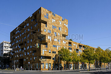FRANCE. GIRONDE (33). BORDEAUX. THE CONTEMPORARY ARCHITECTURE OF THE BUILDING OF THE RANDSTAD GROUP  COURS MARECHAL JUIN