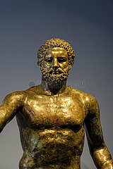 FRANCE. GIRONDE (33). BORDEAUX. THE AQUITAINE MUSEUM. STATUE OF HERCULES (LATE 2ND  EARLY 3RD CENTURY). (ALLOY OF COPPER  TIN  LEAD)