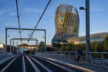 FRANCE. GIRONDE (33). BORDEAUX. QUAI DE BACALAN  THE TRAMWAY LINE PASSES IN FRONT OF THE CITE DU VIN  A CULTURAL AND TOURIST CENTER DEDICATED TO WINE. ITS SHAPE EVOKES A GNARLED VINE STOCK (ARCHITECTURE: XTU AGENCY. ANOUK LEGENDRE AND NICOLAS DESMAZIERES)