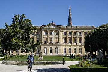 FRANCE. GIRONDE (33). BORDEAUX. THE REAR FACADE OF THE ROHAN PALACE (NEO-CLASSICAL STYLE) HOUSES THE TOWN HALL