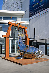 FRANCE. GIRONDE (33). BORDEAUX. THE MER MARINE MUSEUM  IN THE NEW BASSINS A FLOT DISTRICT  BACALAN. AT THE ENTRANCE TO THE MUSEUM  THE POLISHED METAL SCULPTURE OF A CAPTURED SHARK