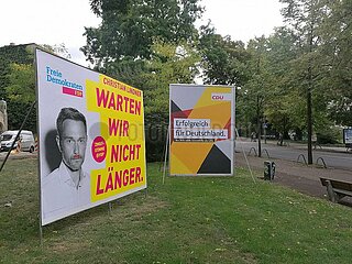 Wahlplakate von FDP und CDU