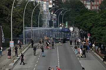 Wasserwerfereinsatz bei Anti-G20-Protest in Hamburg am 07.07.2017