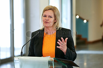 Berlin  Deutschland - Bundesinnenministerin Nancy Faeser (SPD) bei einem Pressestatement im Ministerium.